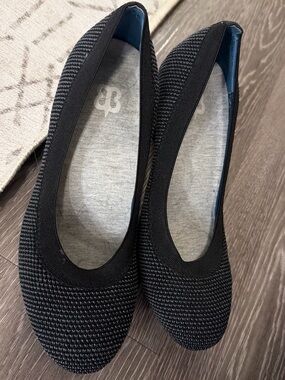 BetaBrand Late to the Gate Heel Black Grey Sz 5.5 Round Toe Pump Cone Heels
